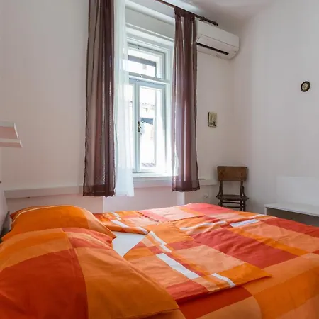 Sunny Mara Dubrovník