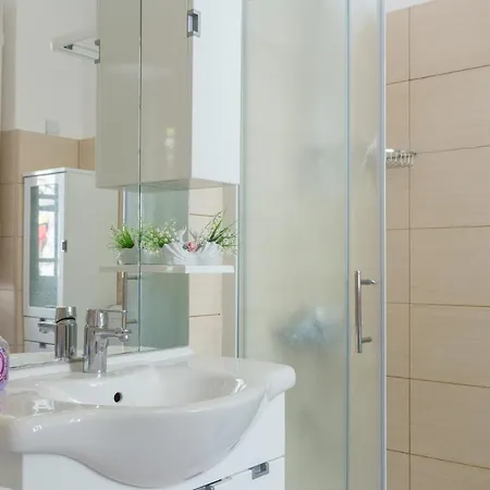 Sunny Mara Dubrovník