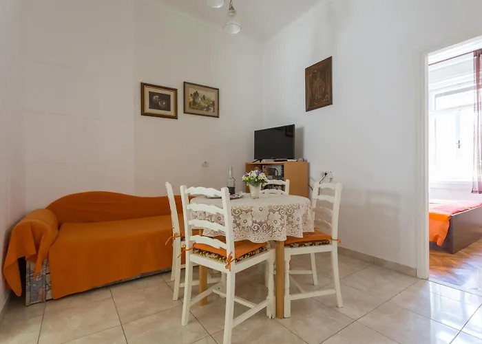 Sunny Mara 두브로브니크